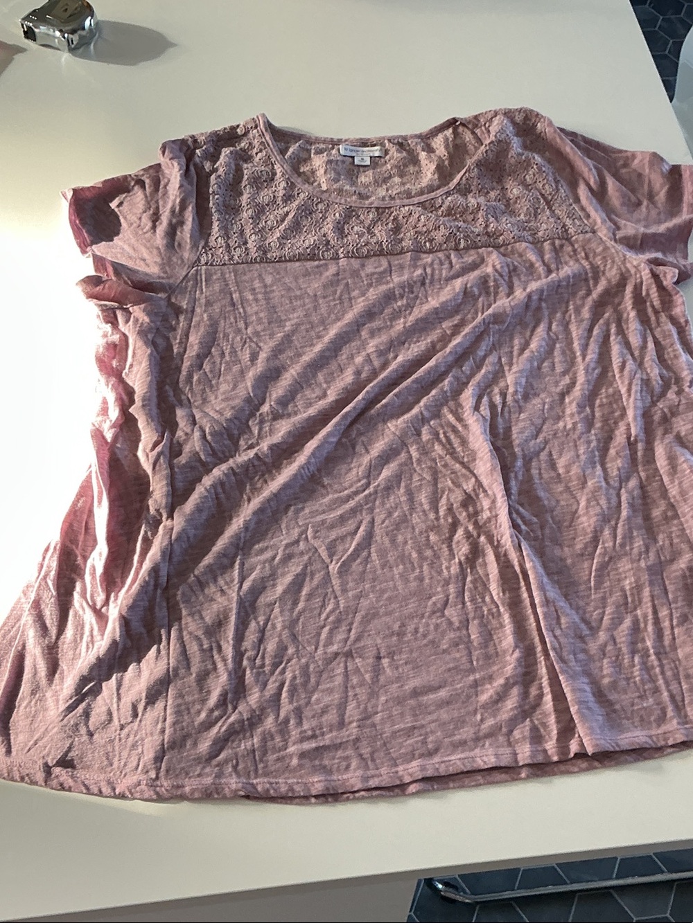 Liz Lange Dusty Rose Lace Yoke Short Sleeve Tee